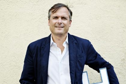 Axel Hacke liest „Oberst von Huhn“ im Berliner Kabarett Wühlmäuse