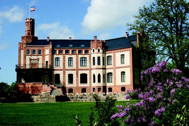 Mecklenburg-Vorpommern: Mittsommer-Remise mit Urlaub im Schloss