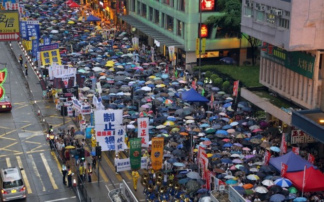 Hong Kong: Zehntausende demonstrieren für Demokratie und Autonomie