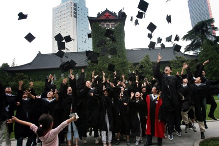 China: Abiturienten brauchen scharfen Augen um Universitäts-Plagiate zu erkennen