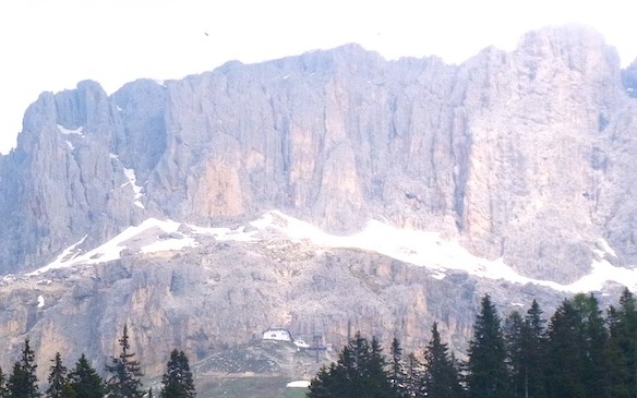 20-Tonnen-Fels donnert gegen Haus in Tirol