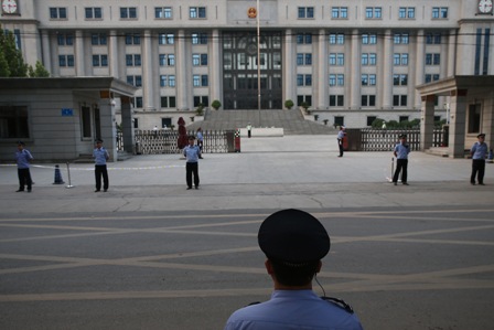 China: Zahlt Bo Xilai für seine Ein-Mann-Show im Prozess einen hohen Preis?