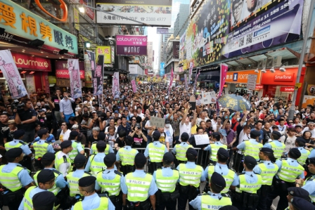 China: Bürger in Hongkong empört über Anhänger der Kommunistischen Partei