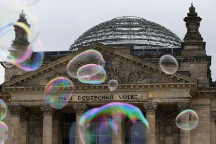 Wirtschaftsweisen-Chef: GroKo bedeutet vor allem eins – mehr Belastung für den Steuerzahler