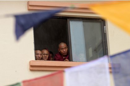 China: Junge Tibeterin versucht Selbstmord mit Motorrad