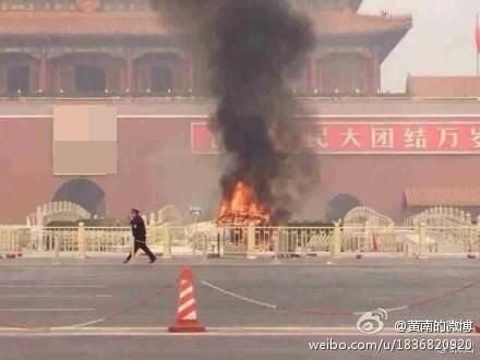 China: Todesfahrt mit Jeep am Tiananmen-Platz in Peking