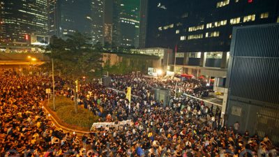 Hongkong: 120.000 für Medienfreiheit auf der Straße