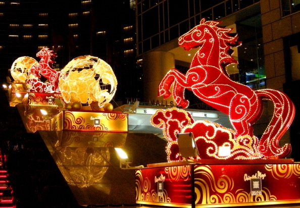 „Chinas Jahr des Pferdes bringt Merkel und Holz-Aktien Glück“