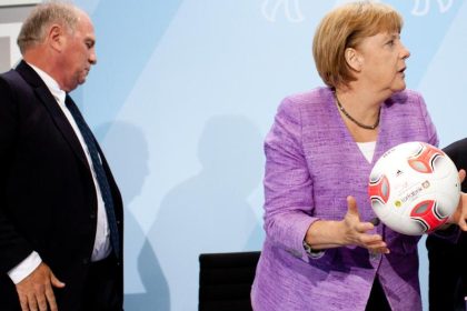 Merkel äußert Respekt für Entscheidung von Hoeneß