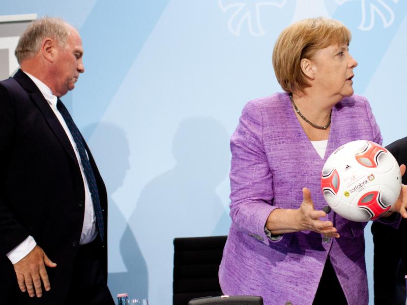 Merkel äußert Respekt für Entscheidung von Hoeneß
