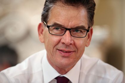 CSU-Minister Müller begrüßt Prüfung seine Doktorarbeit
