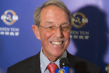 „Zwölf Tickets für Shen Yun bestellt und jetzt genießen wir das hier“