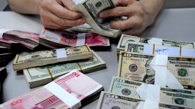 Chinas 4 Billionen Dollar-Reserve und der fallende Yuan