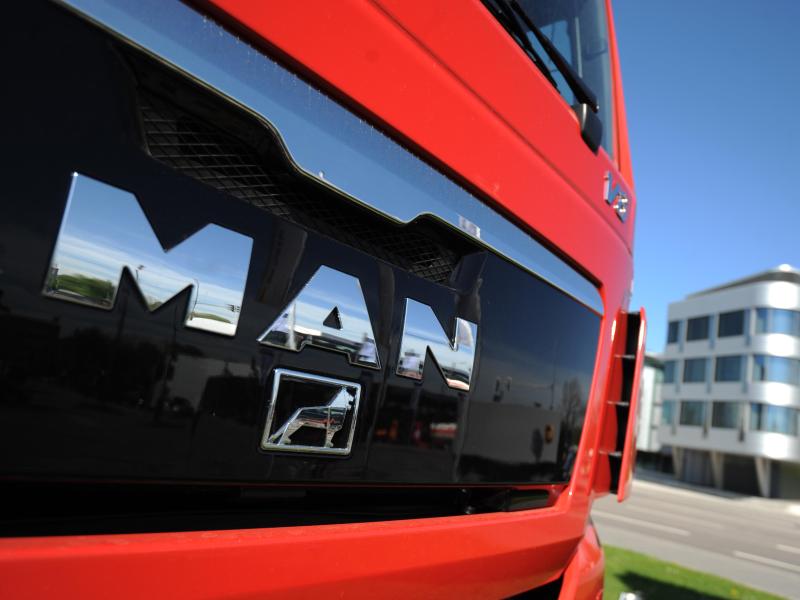 EU-Kommission brummt Scania 880-Millionen-Euro-Strafe auf