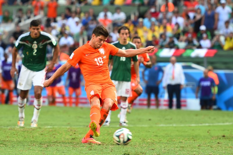 Niederlande gegen Mexiko Video: Gelbe Karte für Rafael Márquez führt zum Elfmeter Tor von Jan Huntelaar für Niederlande (Video)