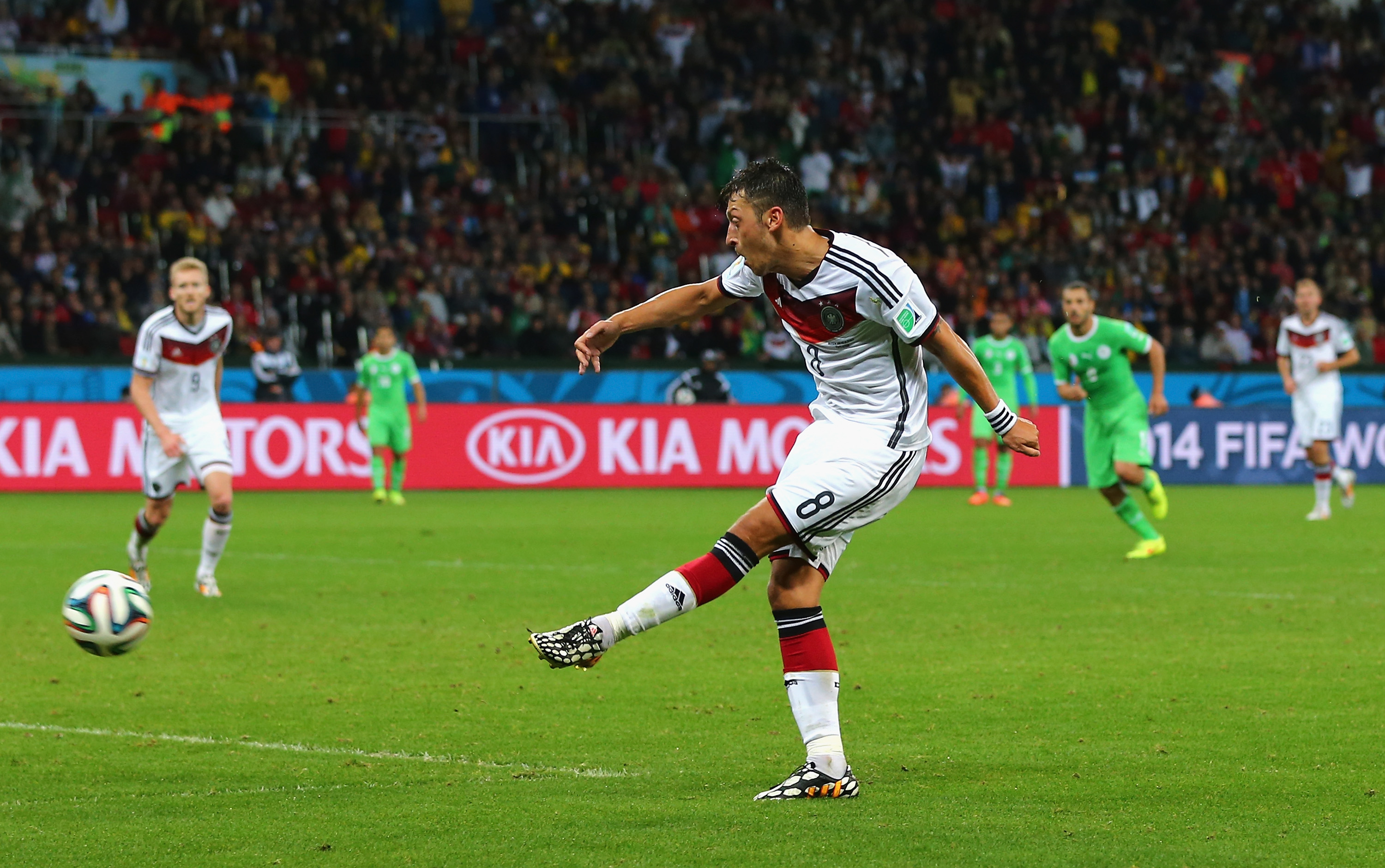 Zweites Tor von Mesut Özil für Deutschland gegen Algerien: Deutschland ins Viertelfinale 2:1 (Video)