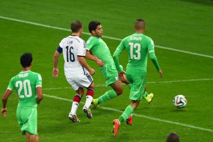 Unfassbar: Tor durch Abdelmoumen Djabou für Algerien in der letzten Minute (VIDEO)