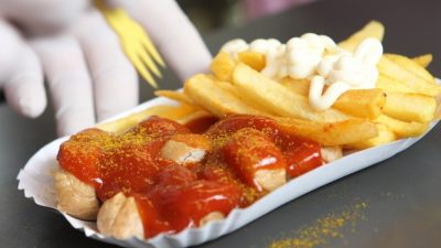 Schmerzen muss es: Curry Wurst, die beißt und brennt