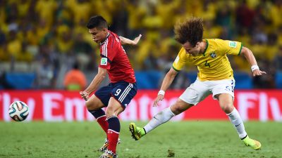 Brasilien gegen Kolumbien: zweites Tor für Brasilien durch David Luiz (Video)