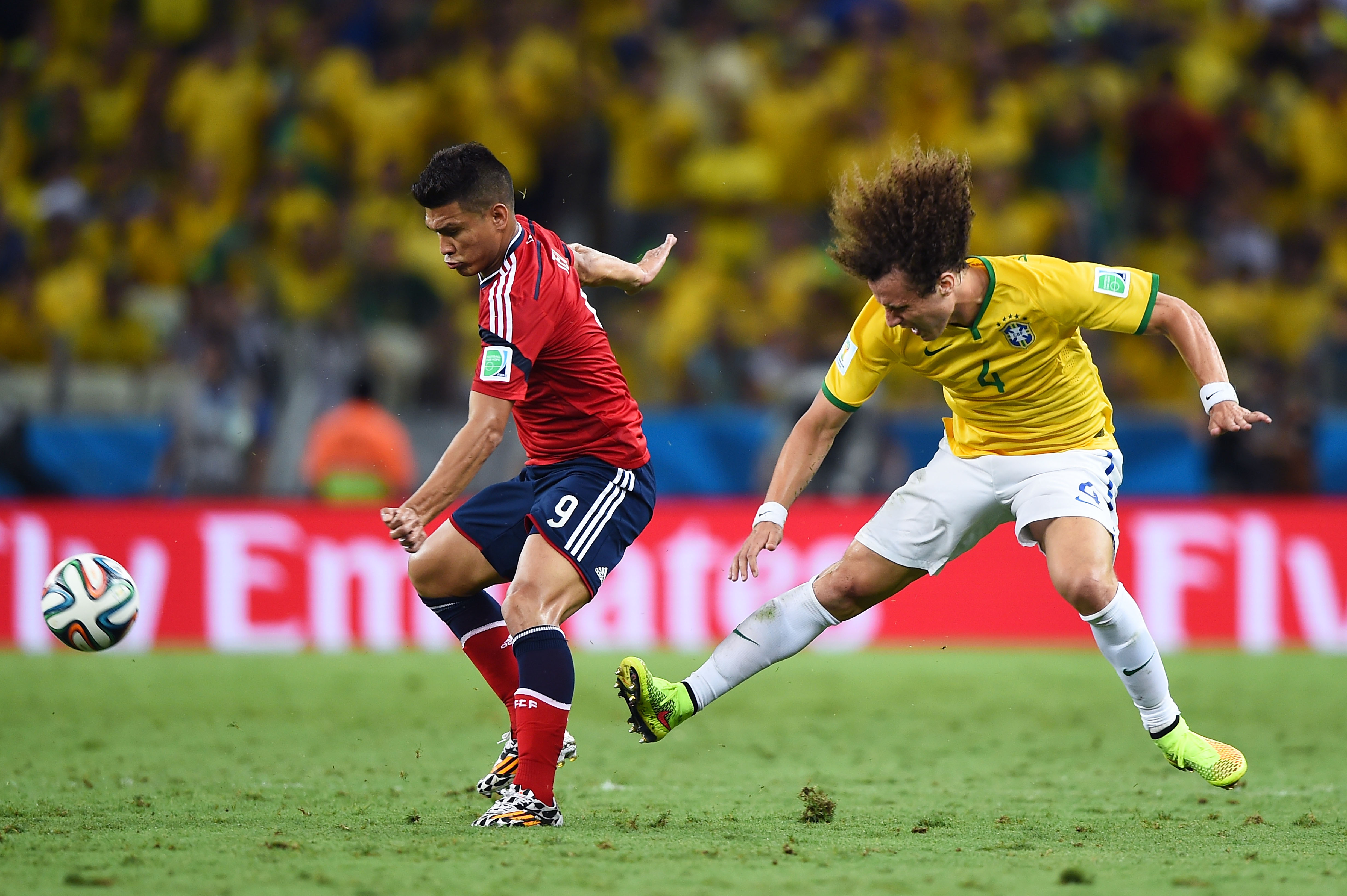 Brasilien gegen Kolumbien: zweites Tor für Brasilien durch David Luiz (Video)