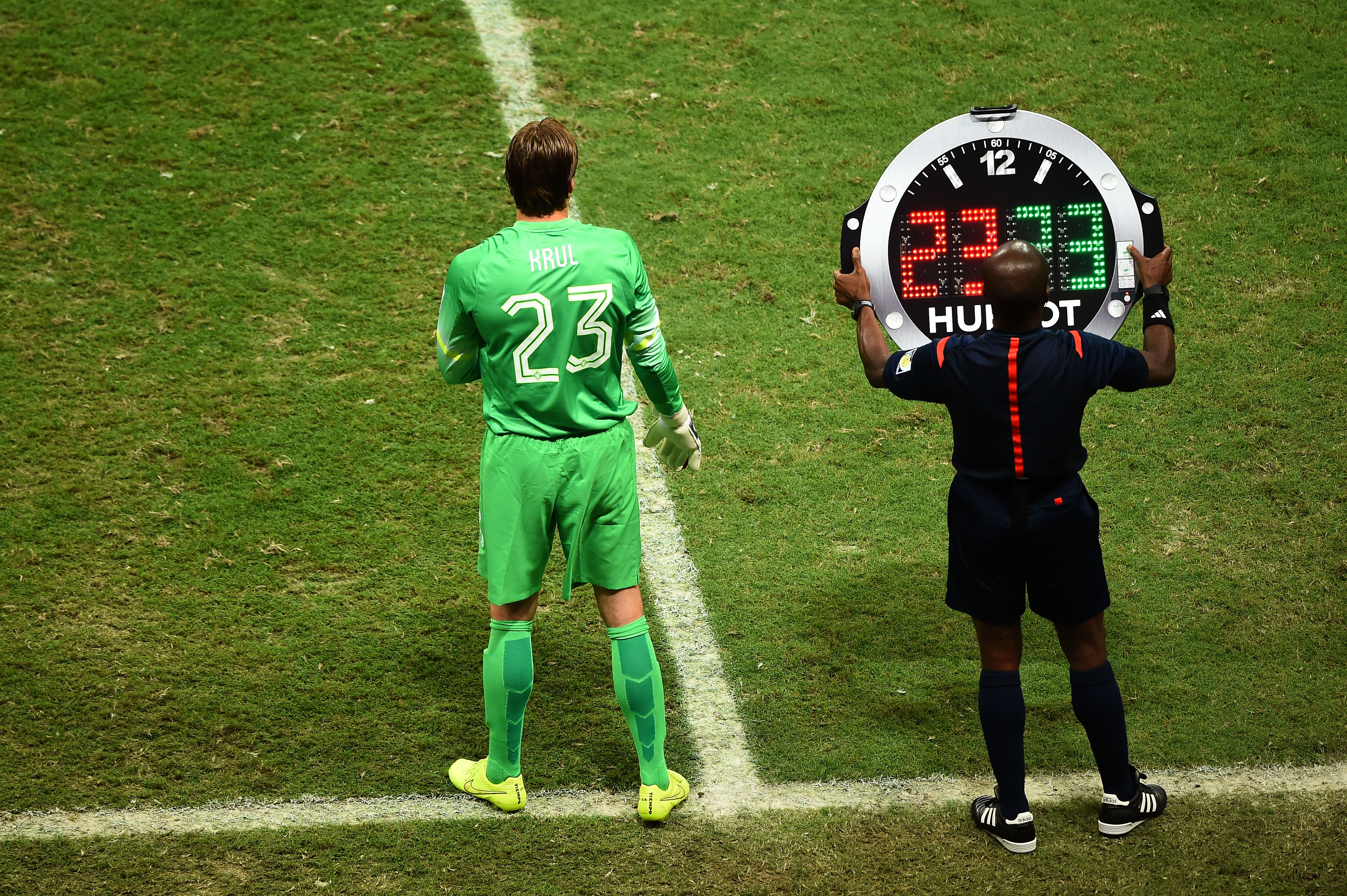 Niederlande gegen Costa Rica – Elfmeter Drama: Tim Krul entscheidet – Niederlande zieht ins Halbfinale (Video)