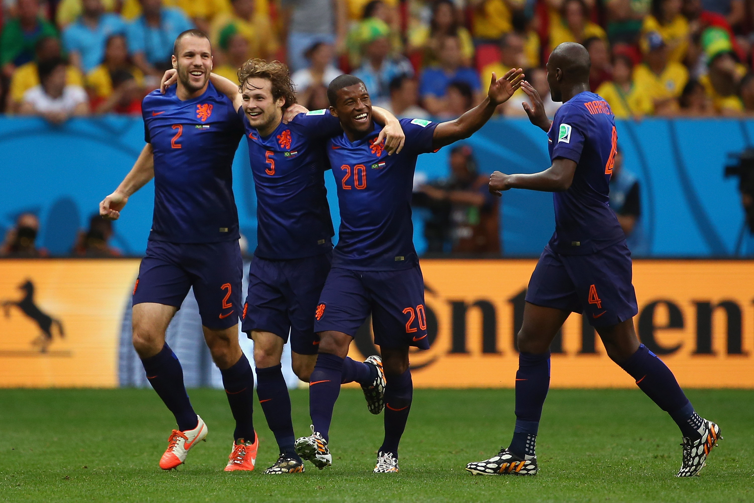 Zweites Tor für die Niederlande gegen Brasilien durch Daley Blind (Video)