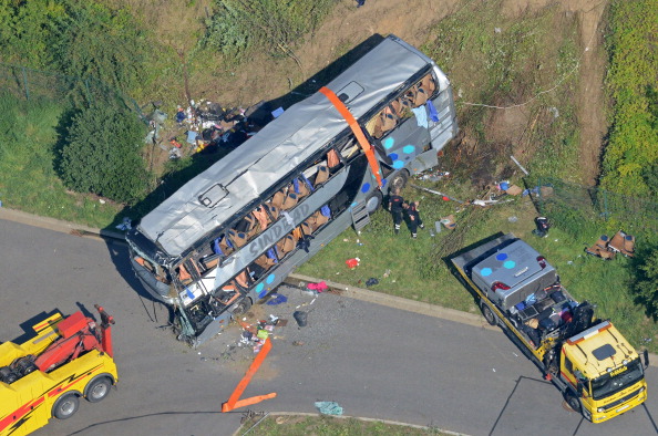 Fahrerin und 13 Schulkinder bei Busunfall in Nordrhein-Westfalen verletzt