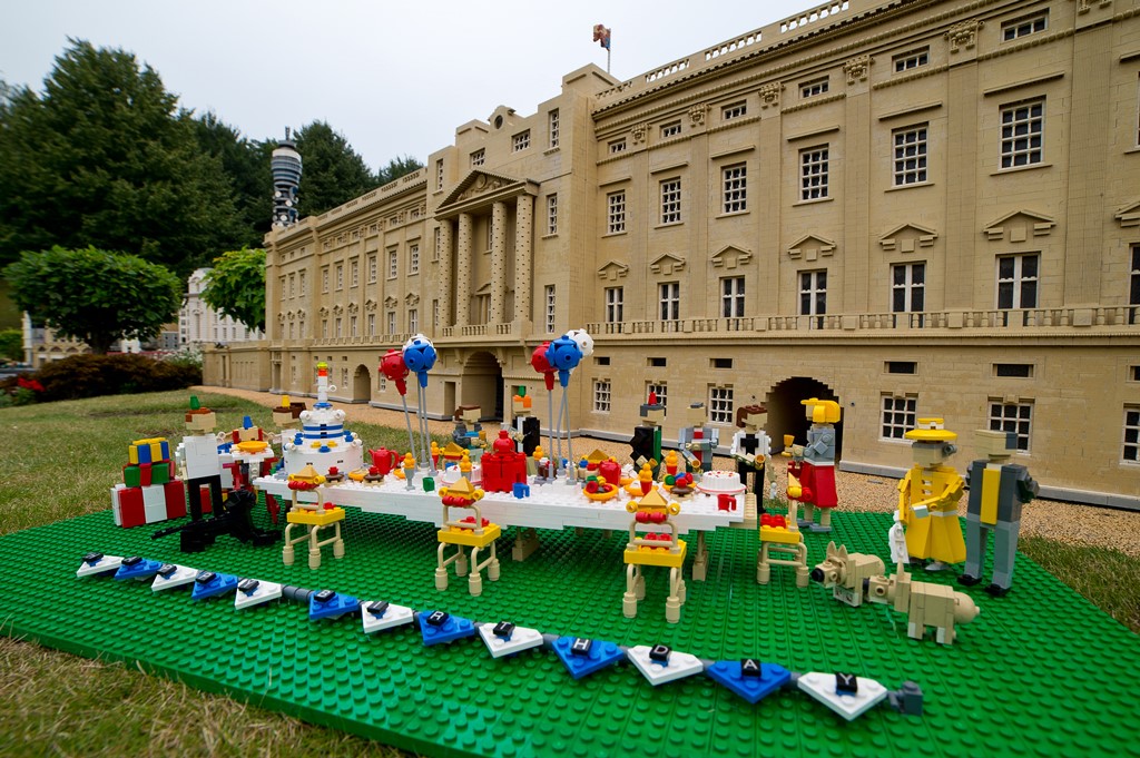 Prinz Georges 1. Geburtstag wird in Legoland Windsor mit einer Party begangen (+FOTOS)