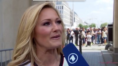 VIDEO: Helene Fischer bei Weltmeister-Feier auf Fanmeile in Berlin: „Ich bin stolz für die Jungs singen zu dürfen!“