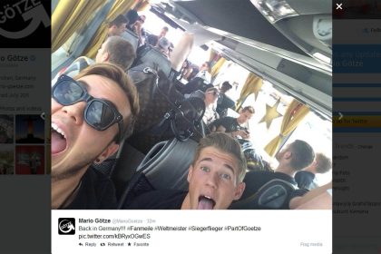 Weltmeister Empfang in Berlin: Verrückter Feier-Selfie von Mario Götze nach der Ankunft in Tegel (VIDEO)