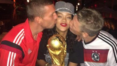 Prominente beglückwünschen die WM-Weltmeister: Rihanna, Beckham, Pelé, Kaká, Gisele Bündchen und Co  (Fotos)