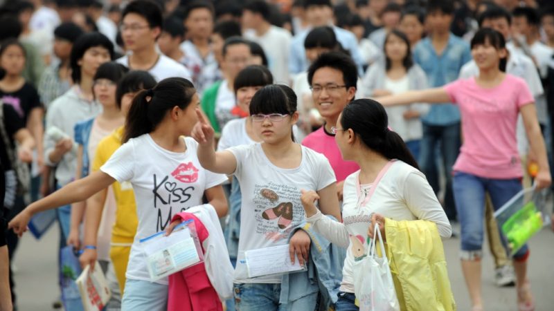Schule in China verbietet Jungen und Mädchen das Händchenhalten