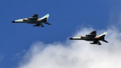 China: Mehr Kommunismus Training statt militärischer Kampfausbildung – Gefahr im Luftraum