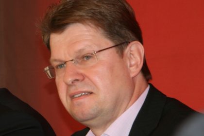 SPD-Vize Stegner gegen mögliche Waffenlieferungen an Kurden
