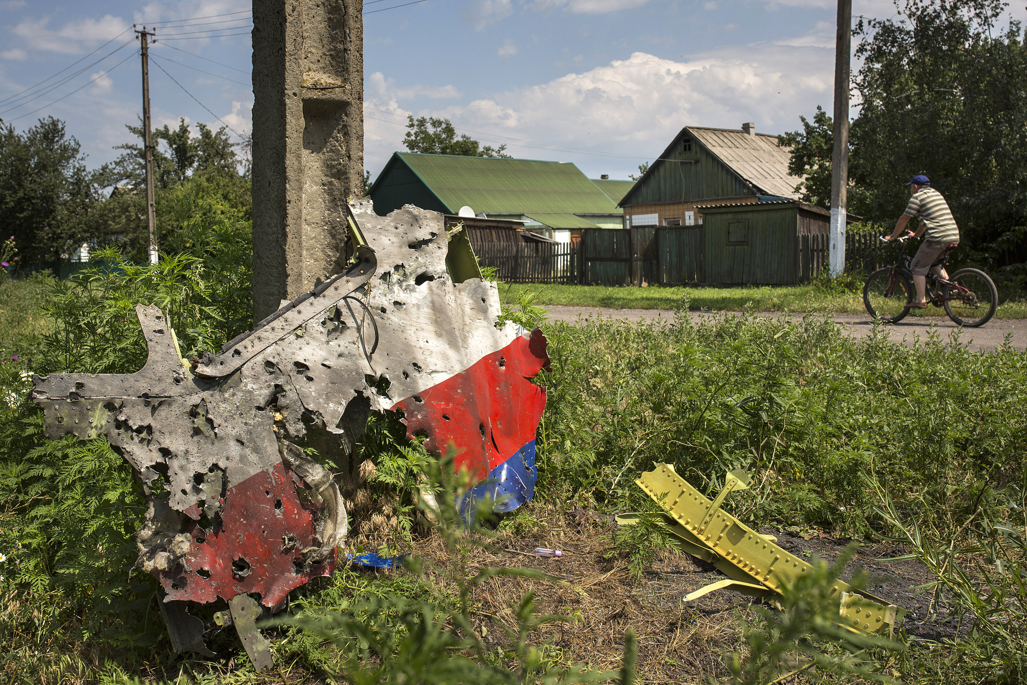 MH17 News: Neue Ermittlungen an der Absturzstelle; Endbericht der Untersuchung erst im Sommer 2015