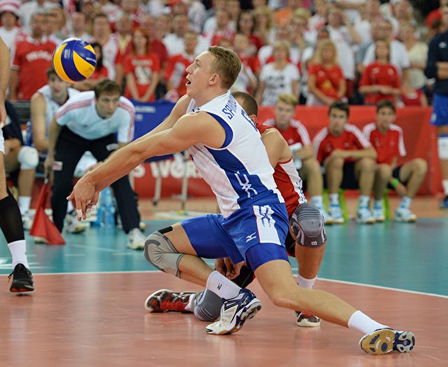 Alexey Spiridonov von Russland empfang den Ball aus Polen während des Volleyball WM-Spiels Russland gegen Polen am 18.09.2014.