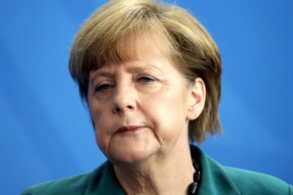 Lucke: Juncker brüskiert Merkel mit neuer EU-Kommission