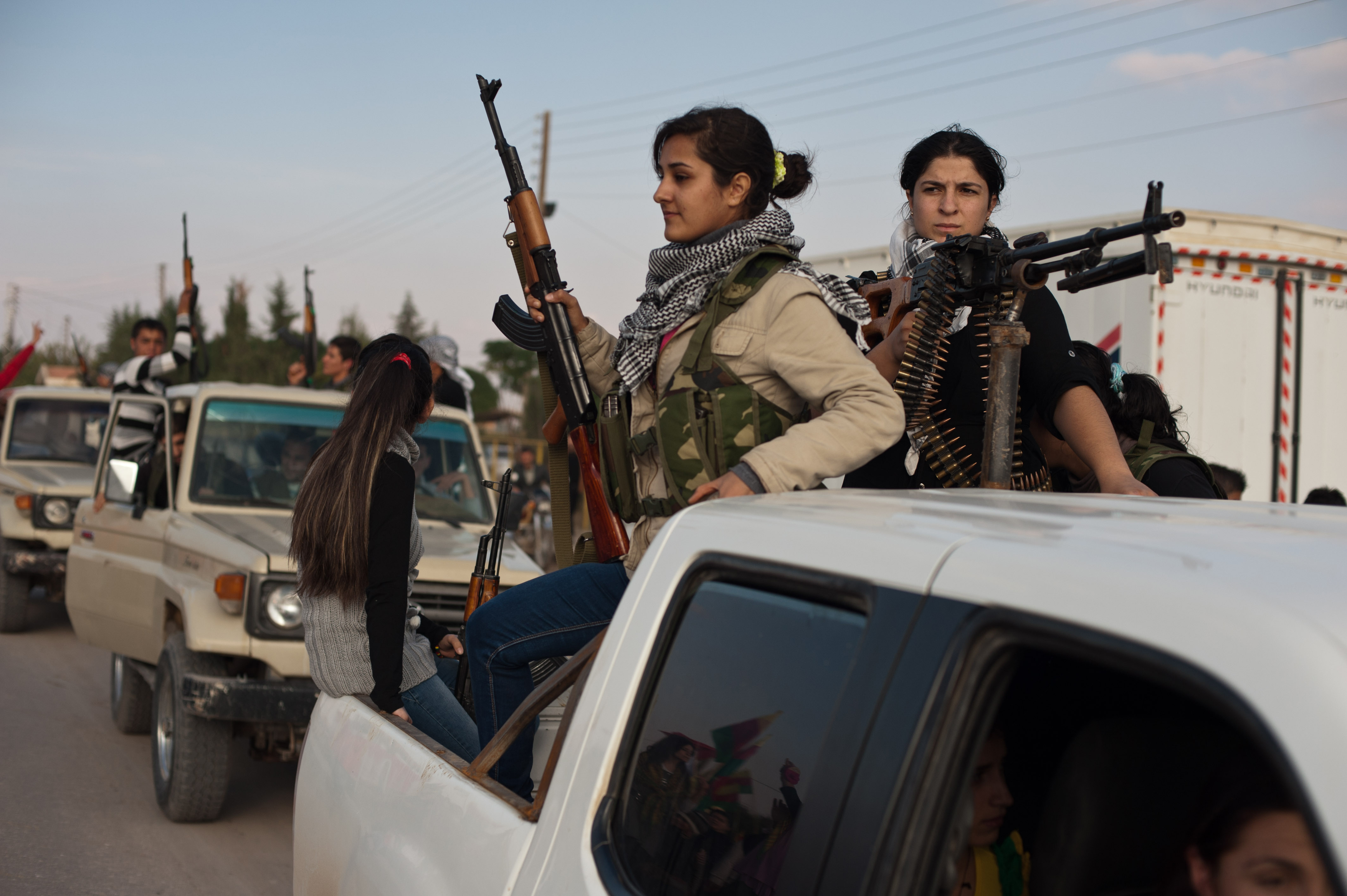 Warum 10.000 kurdische Soldatinnen in Syrien gegen ISIS kämpfen