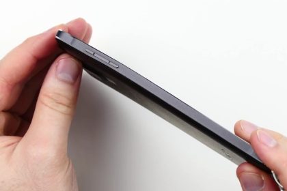 Galaxy Note 4 vs Galaxy Note 3 Biegetest und Specs: Wie haltbar ist Samsungs neuestes Phablet?