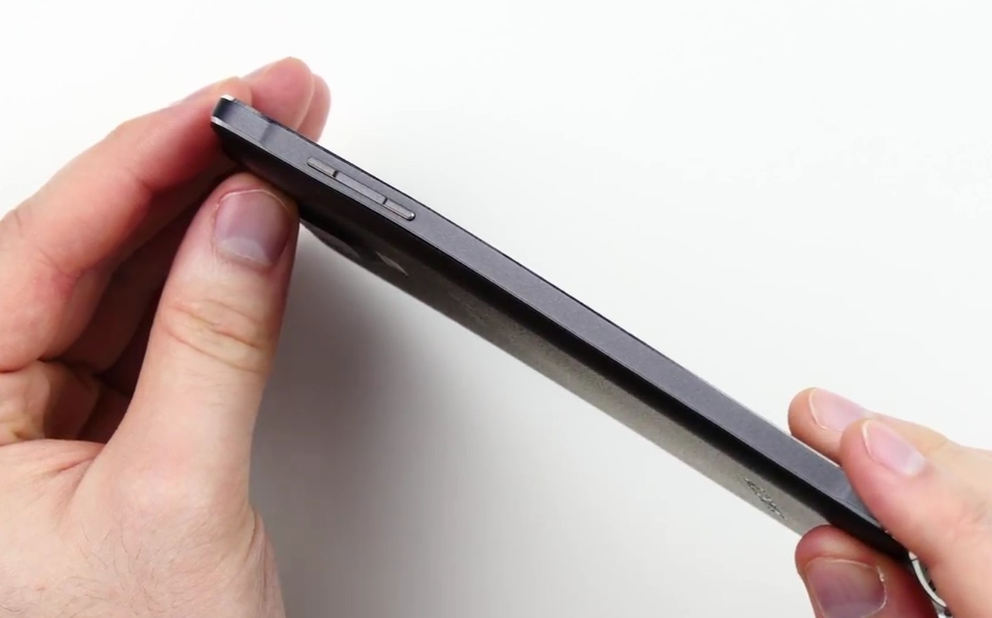 Galaxy Note 4 vs Galaxy Note 3 Biegetest und Specs: Wie haltbar ist Samsungs neuestes Phablet?
