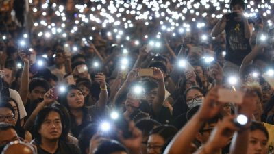 Hongkong Regenschirm-Revolution „Umbrella Song“ berührt Millionen + VIDEO