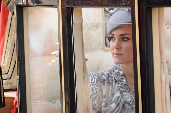 Kate Middleton Schwangerschaft dramatisch: Insider sagt “Palast hielt Zusammenbruch geheim”