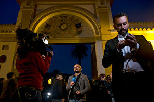 Noch am Mittwoch, 19. November, warteten Journalisten vor dem Palais der Herzogin in Sevilla auf Neuigkeiten, nachdem sie in kritischem Zustand vom Krankenhaus nach Hause gebracht wurde.