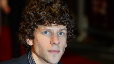 Musste Jesse Eisenberg für Batman vs Superman Haare lassen?