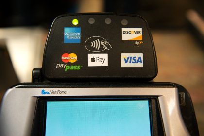 Apple, Google und der Einzelhandel: die Schlacht um das mobile Bezahlen; oder Was ist die CurrentC App?