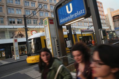 Bahnstreik und 25 Jahre Mauerfall in Berlin: Hier S-Bahn Ersatzfahrplan, Verkehrs-Tipps und Events!