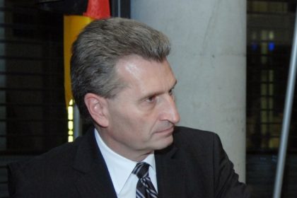 Oettinger hält Strafen gegen Frankreich weiter für möglich