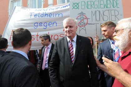 Seehofer warnt vor enormen Kosten durch Netzausbau