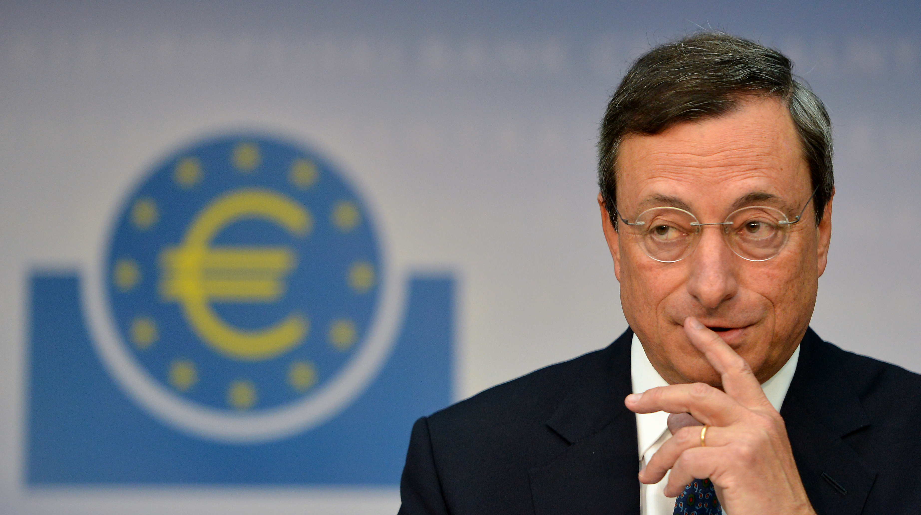 Draghi fährt hochumstrittenen EZB-Kurs fort: Noch nicht an der Zeit für Änderung des Anleihekaufprogramms