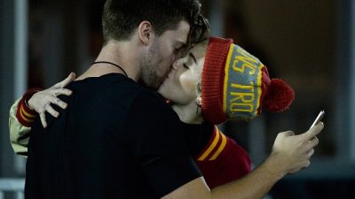 Miley Cyrus Schwangerschafts-Gerüchte: Kind mit Patrick Schwarzenegger ist unterwegs, behauptet ein Bericht